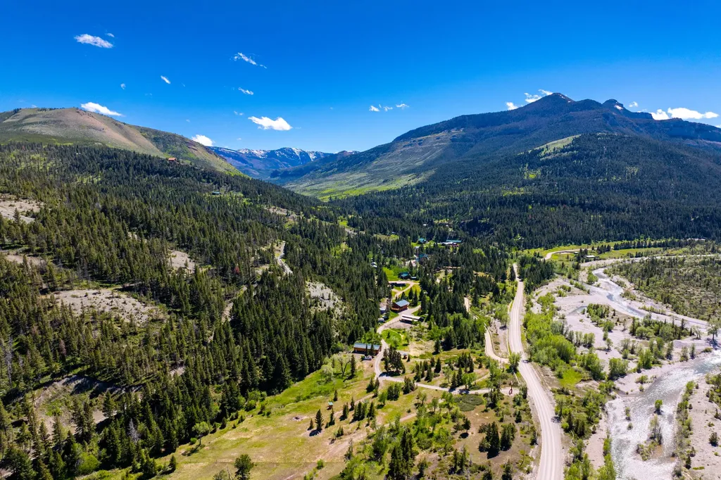 4509 Dearborn Canyon Road Augusta MT 59410