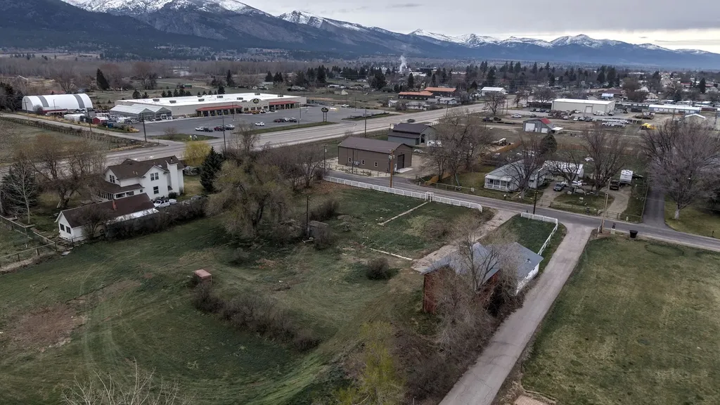 105 Lewis Lane Hamilton MT 59840