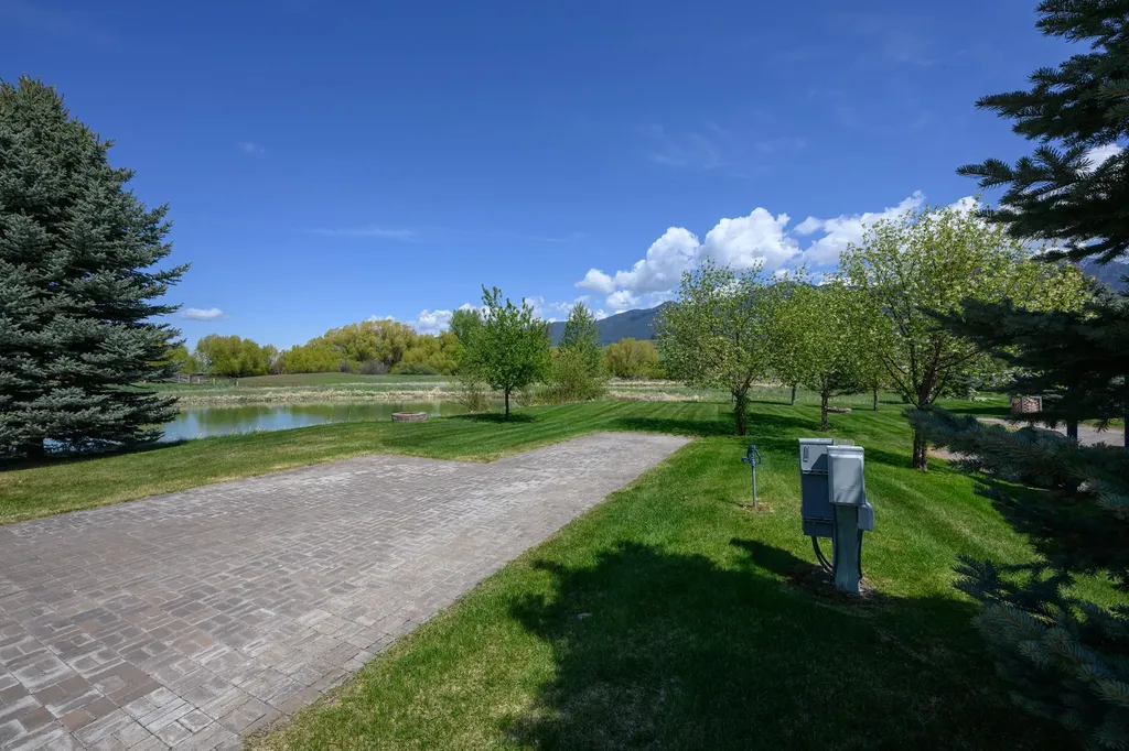 446 Kingfisher Loop Eureka MT 59917