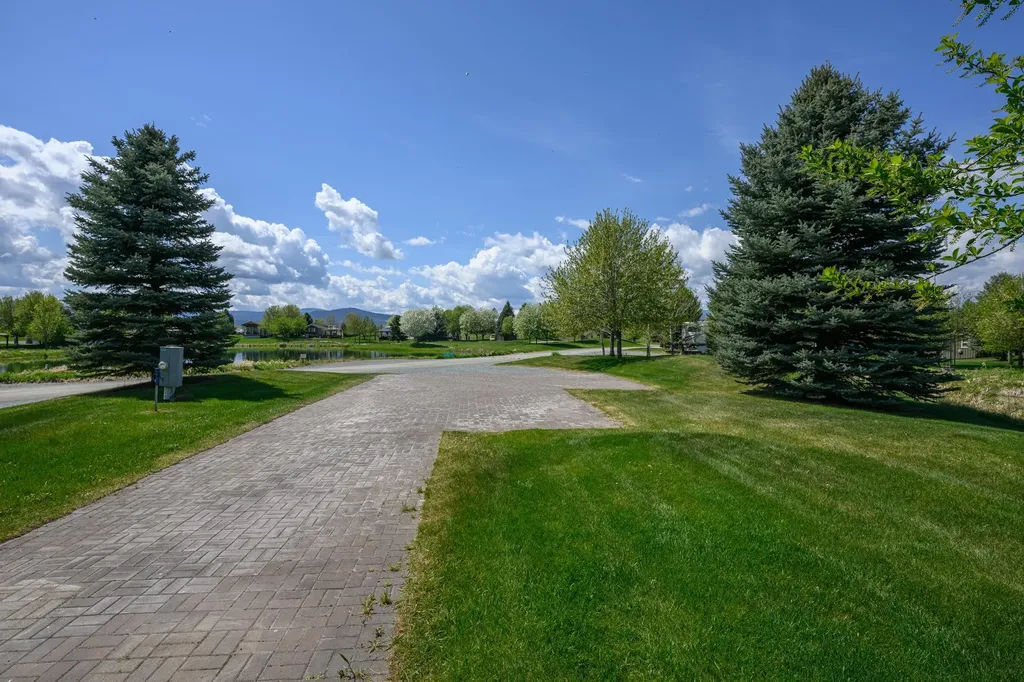 446 Kingfisher Loop Eureka MT 59917