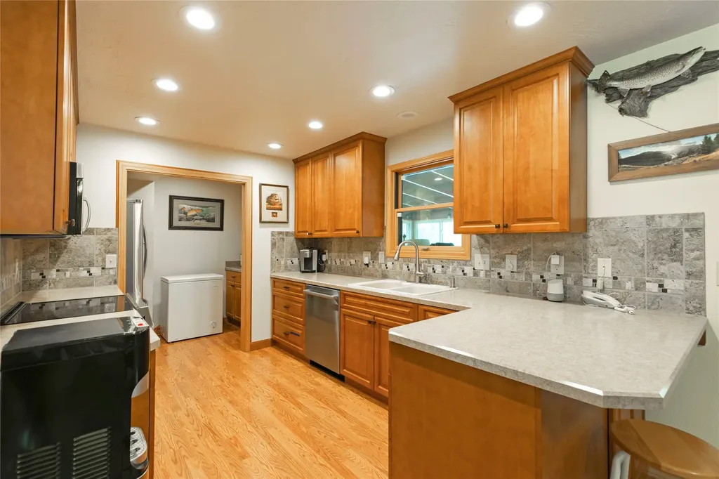 4580 Whitewater Park Potomac MT 59823