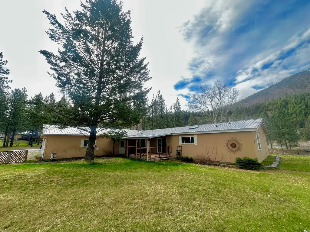 1595 River Bend Road Superior MT 59872