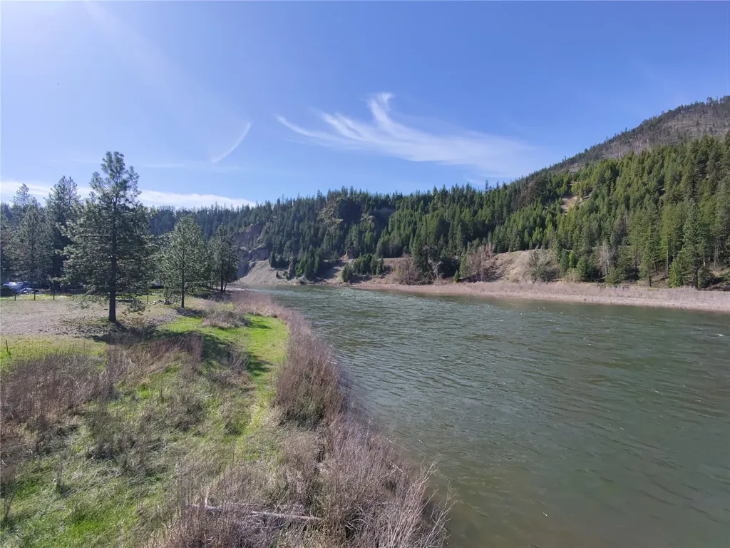 1595 River Bend Road Superior MT 59872