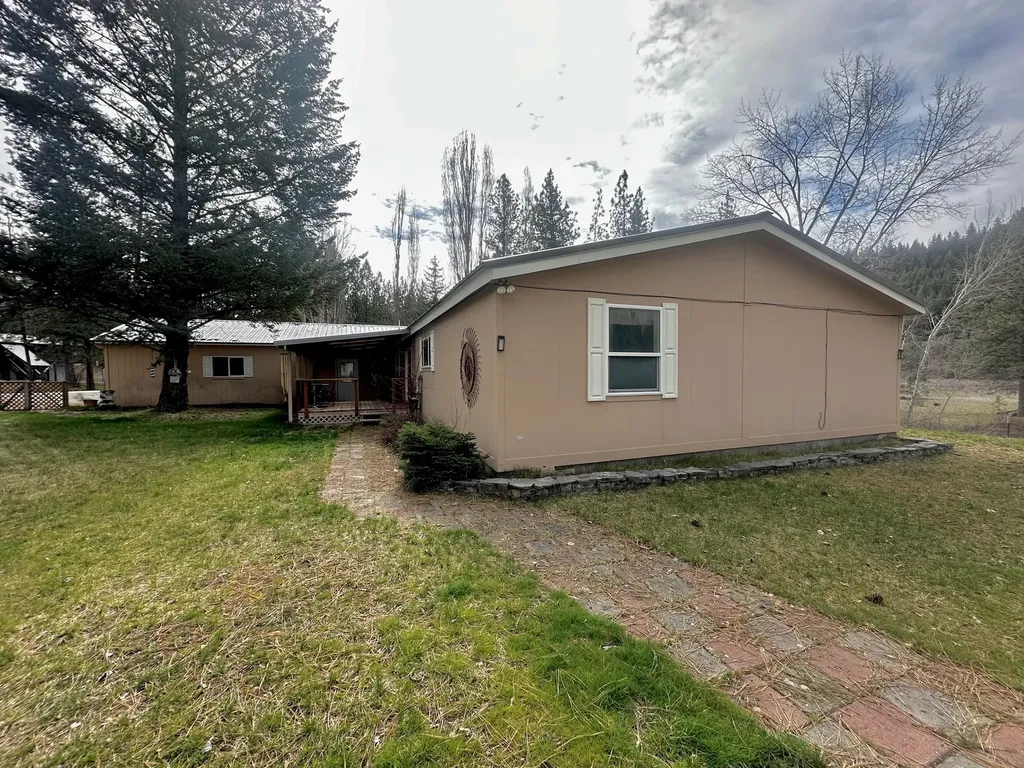 1595 River Bend Road Superior MT 59872
