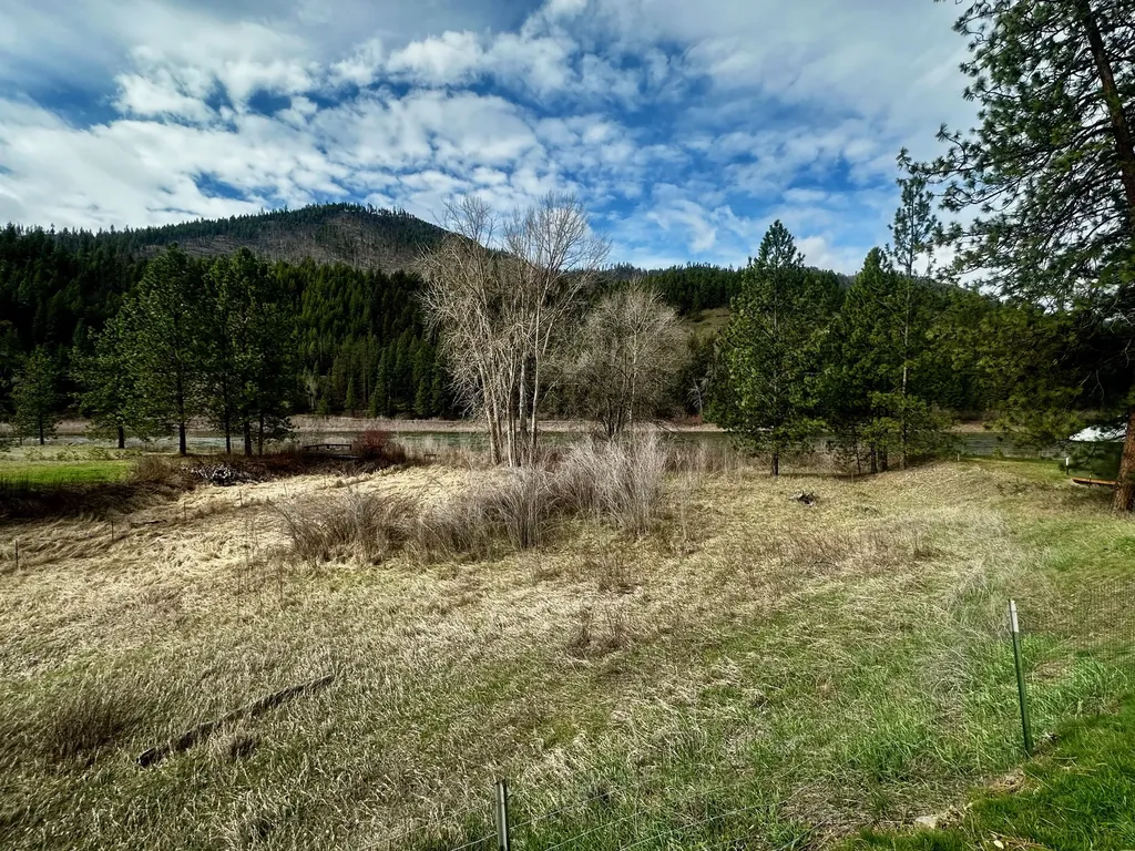 1595 River Bend Road Superior MT 59872