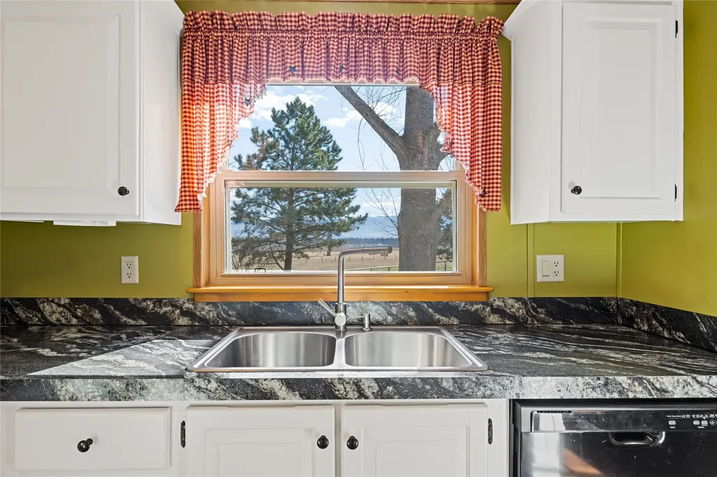 2736 Iroquois Trail Victor MT 59875