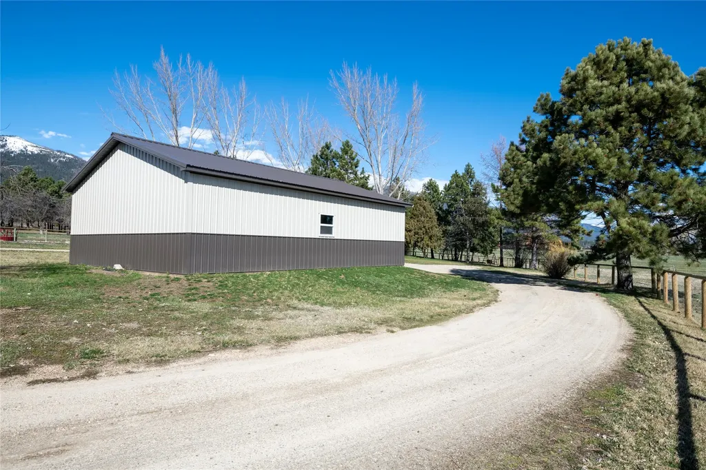 2736 Iroquois Trail Victor MT 59875