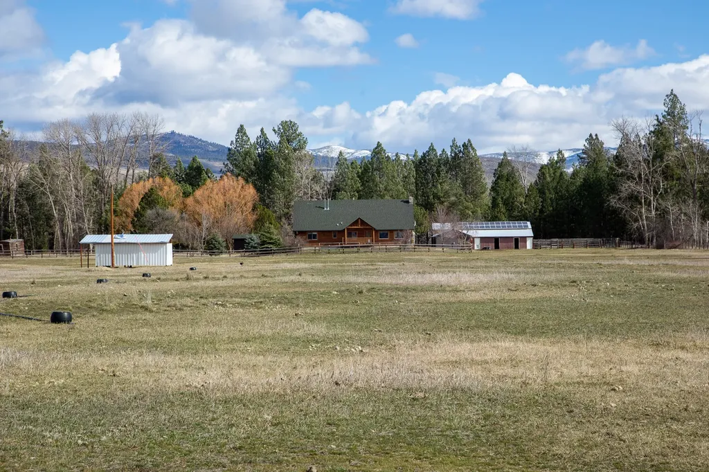 21410 Five Wounds Way Florence MT 59833