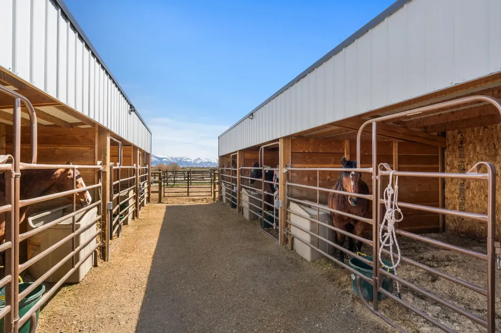 2117 Nixon Gulch Road Manhattan MT 59741