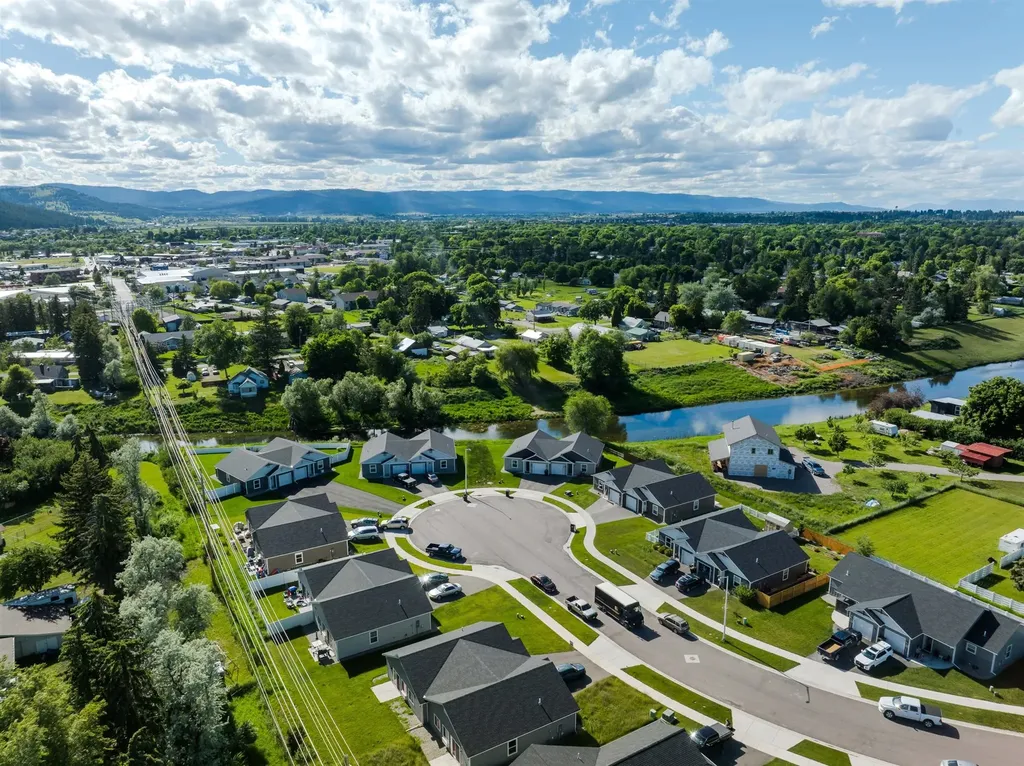 1681 Bull Run Kalispell MT 59901
