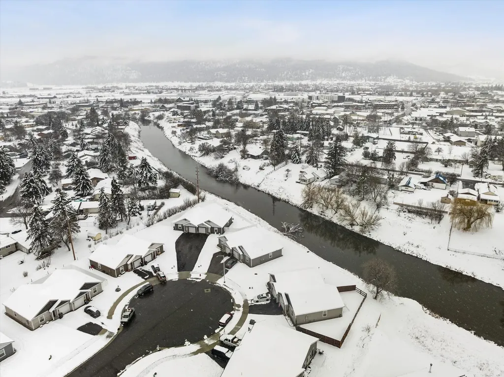 1681 Bull Run Kalispell MT 59901