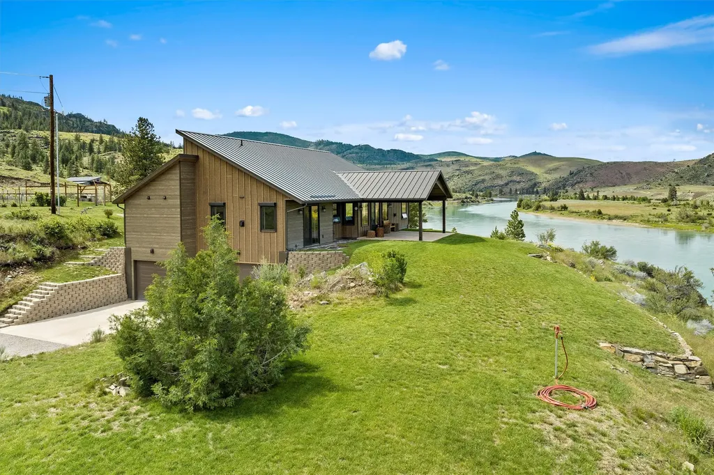 9701 Mount Highway 200 Dixon MT 59831