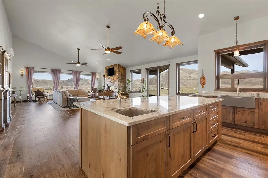 9701 Mount Highway 200 Dixon MT 59831