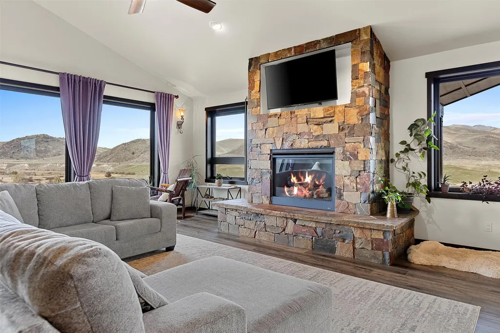 9701 Mount Highway 200 Dixon MT 59831
