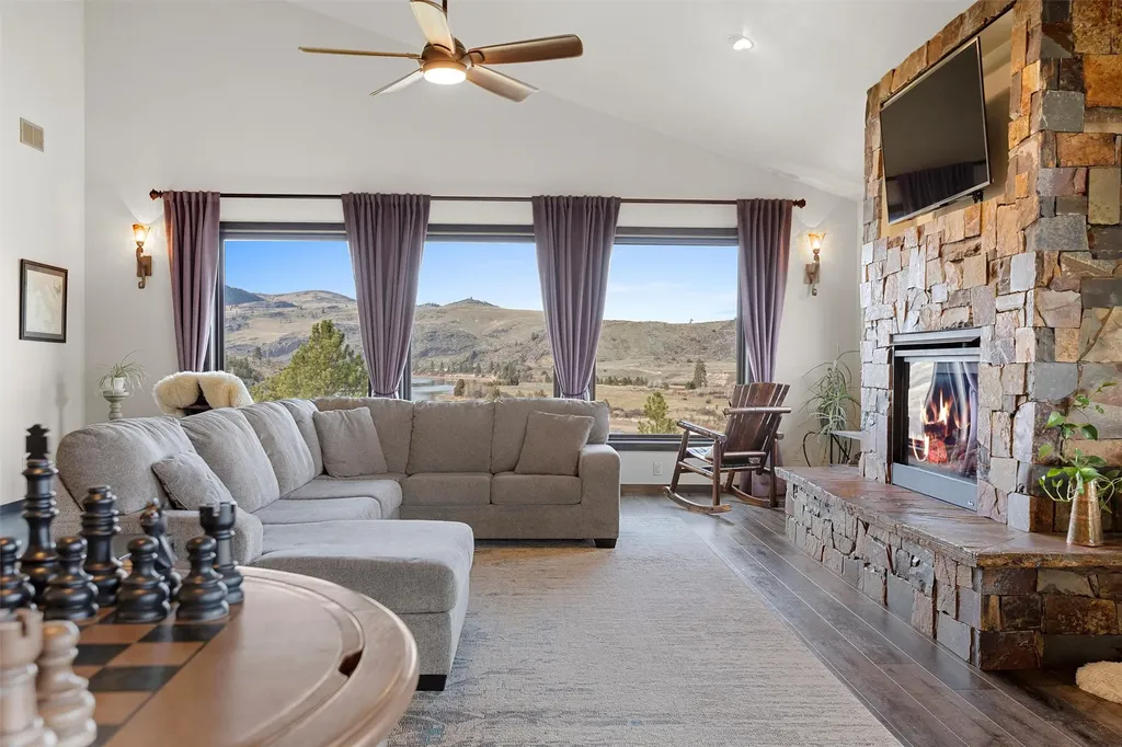 9701 Mount Highway 200 Dixon MT 59831