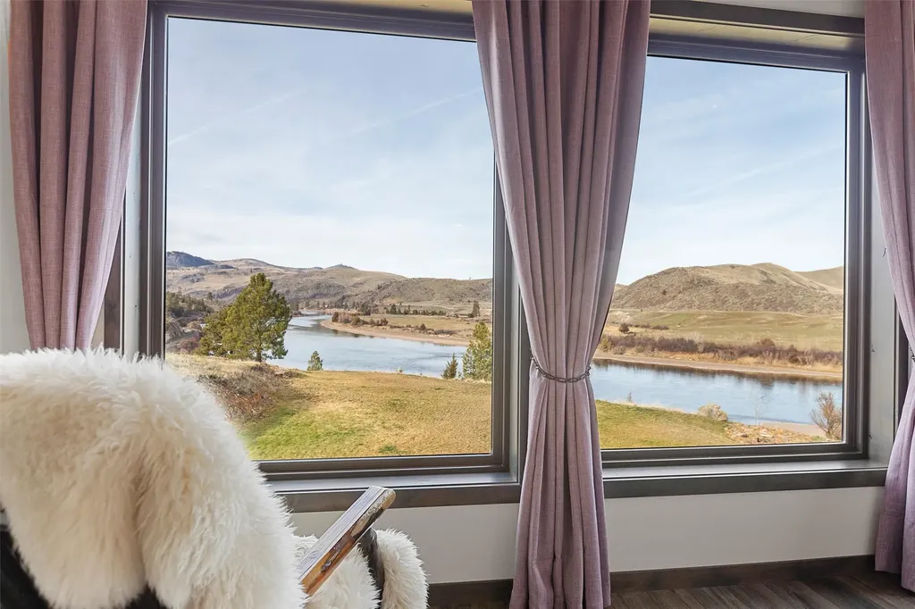 9701 Mount Highway 200 Dixon MT 59831