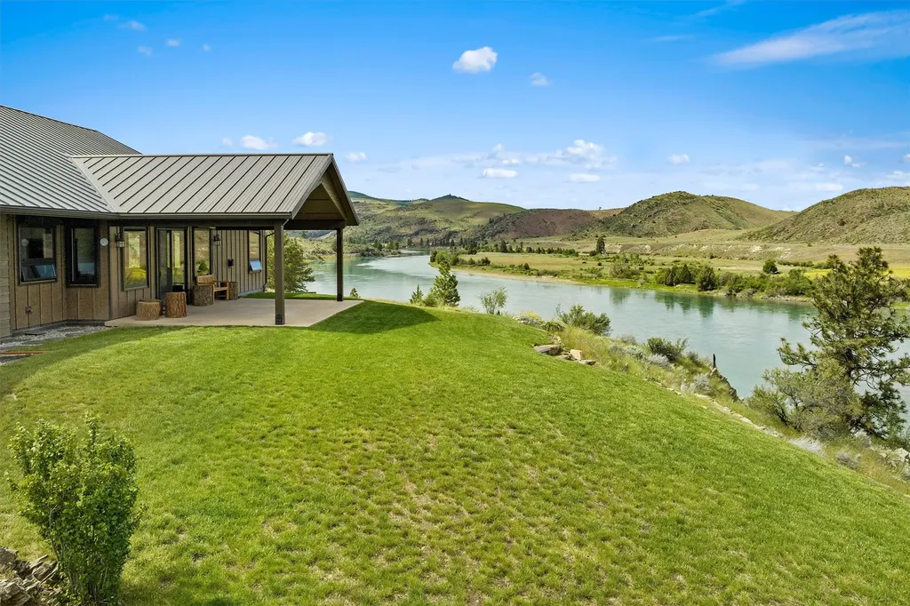9701 Mount Highway 200 Dixon MT 59831