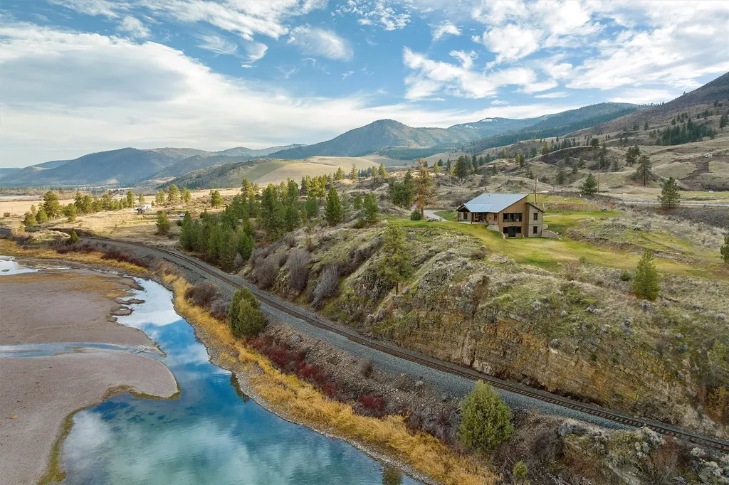9701 Mount Highway 200 Dixon MT 59831