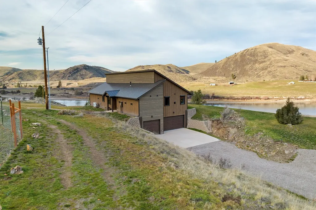 9701 Mount Highway 200 Dixon MT 59831