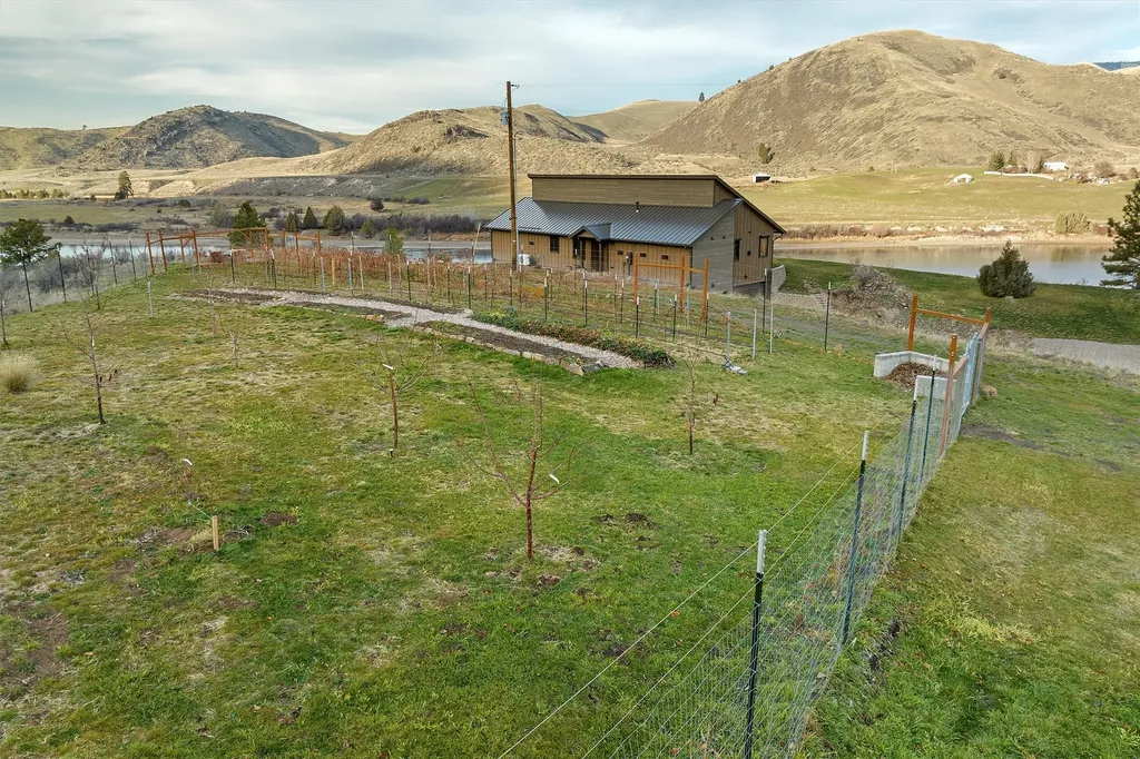 9701 Mount Highway 200 Dixon MT 59831