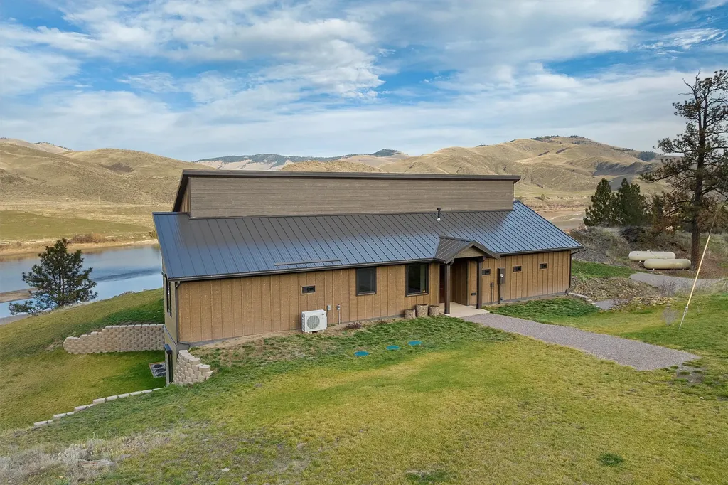 9701 Mount Highway 200 Dixon MT 59831