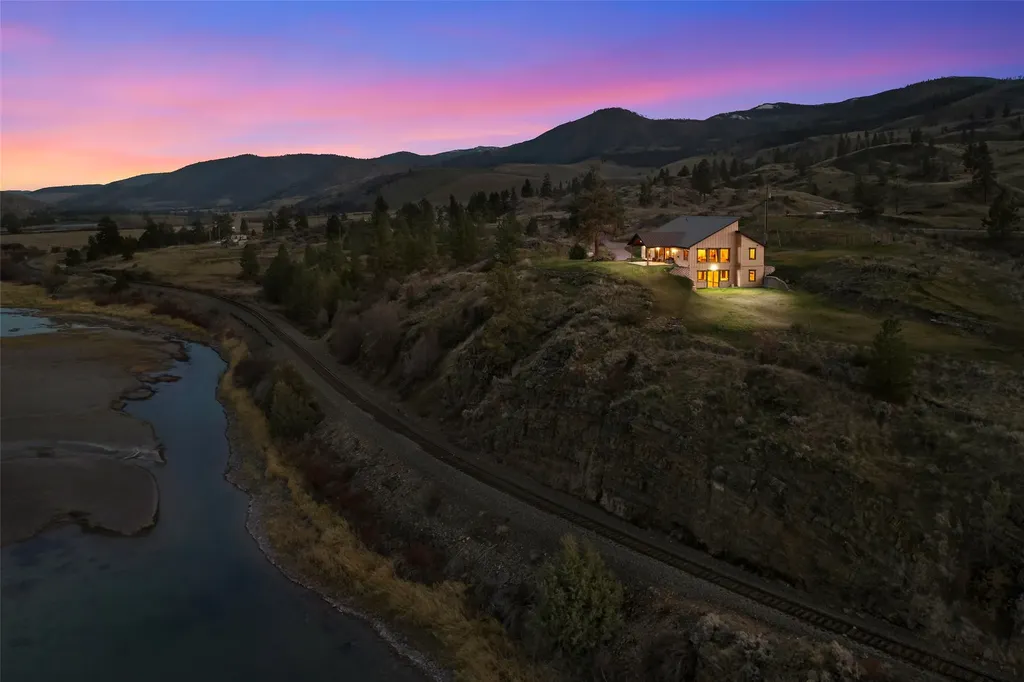 9701 Mount Highway 200 Dixon MT 59831