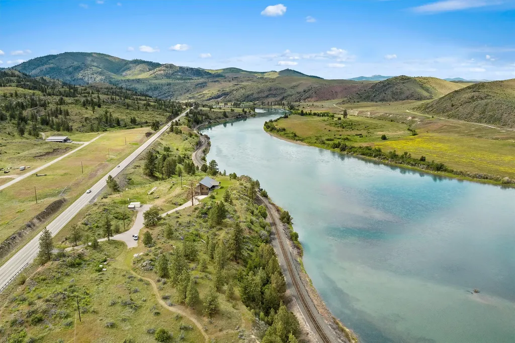 9701 Mount Highway 200 Dixon MT 59831
