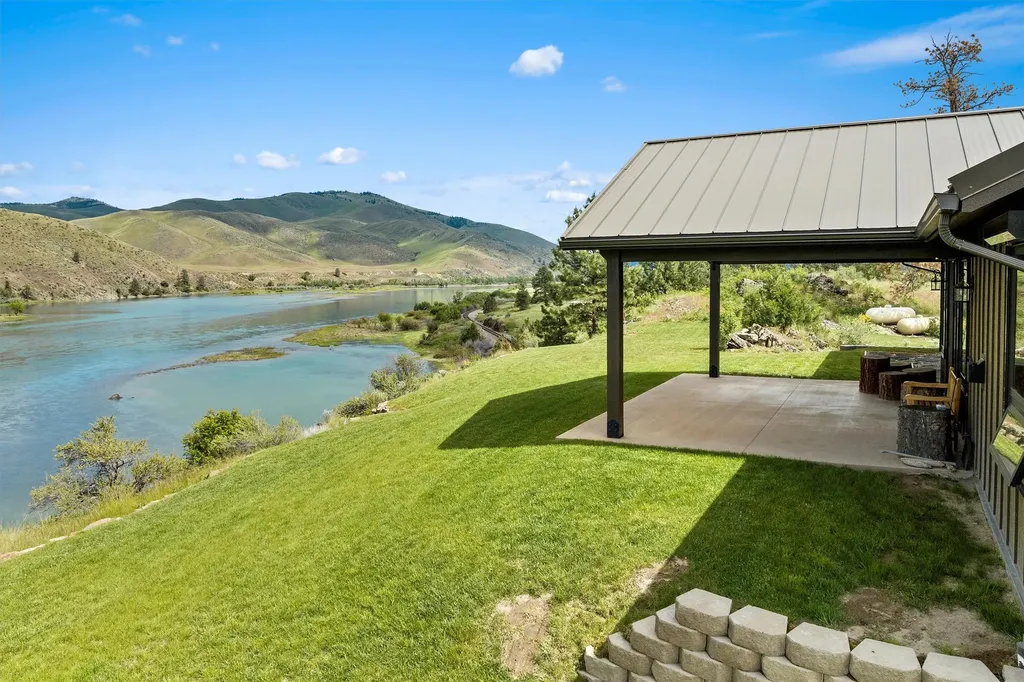 9701 Mount Highway 200 Dixon MT 59831