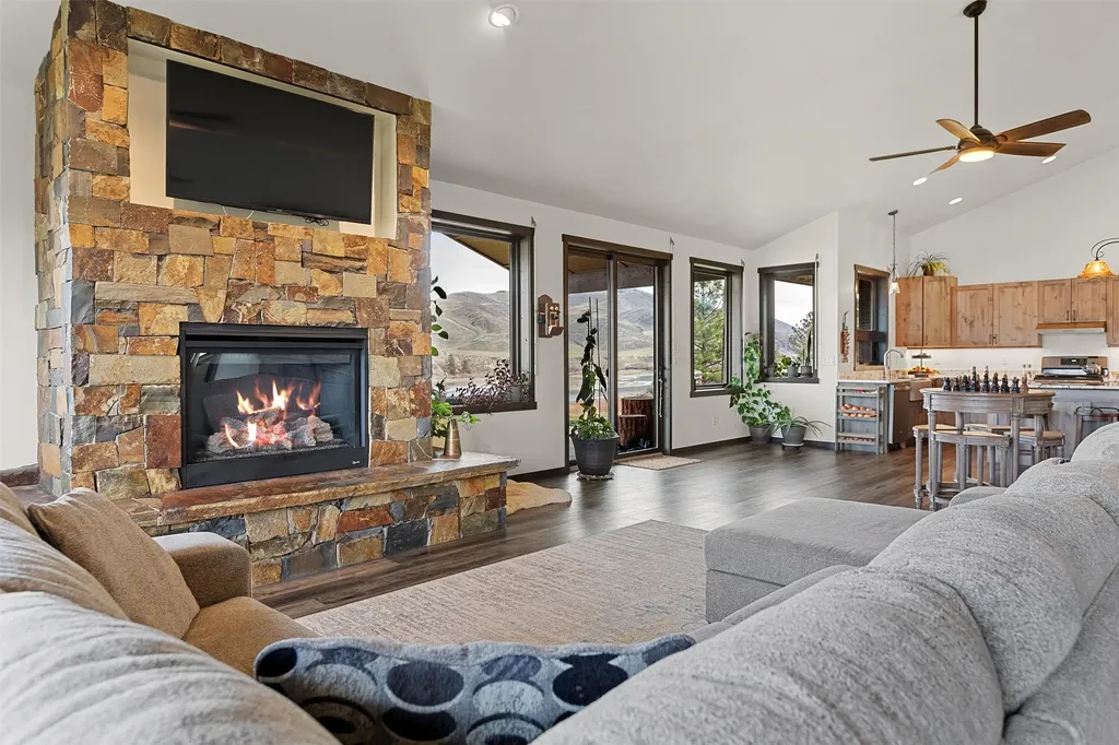 9701 Mount Highway 200 Dixon MT 59831