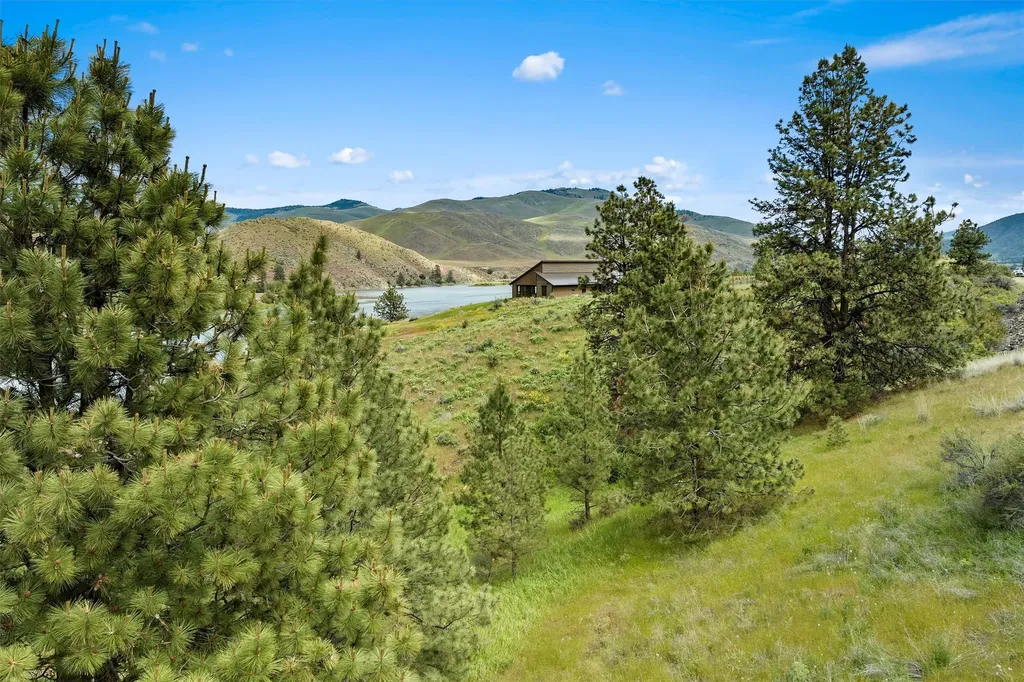 9701 Mount Highway 200 Dixon MT 59831