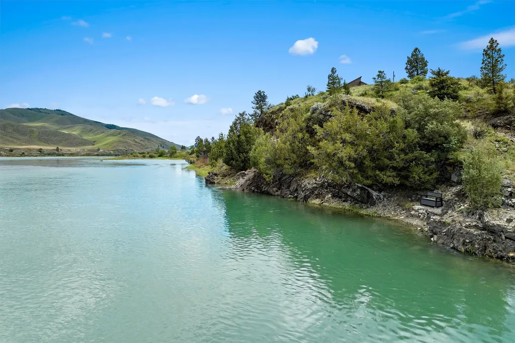 9701 Mount Highway 200 Dixon MT 59831