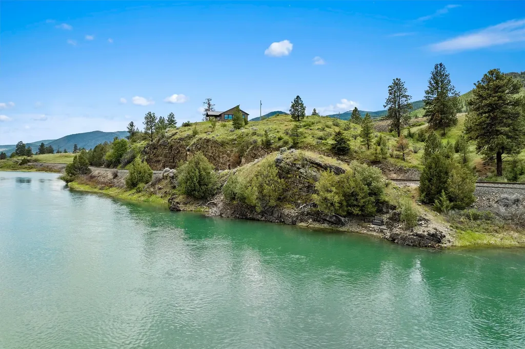 9701 Mount Highway 200 Dixon MT 59831