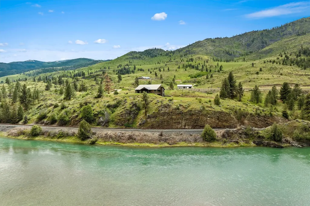 9701 Mount Highway 200 Dixon MT 59831