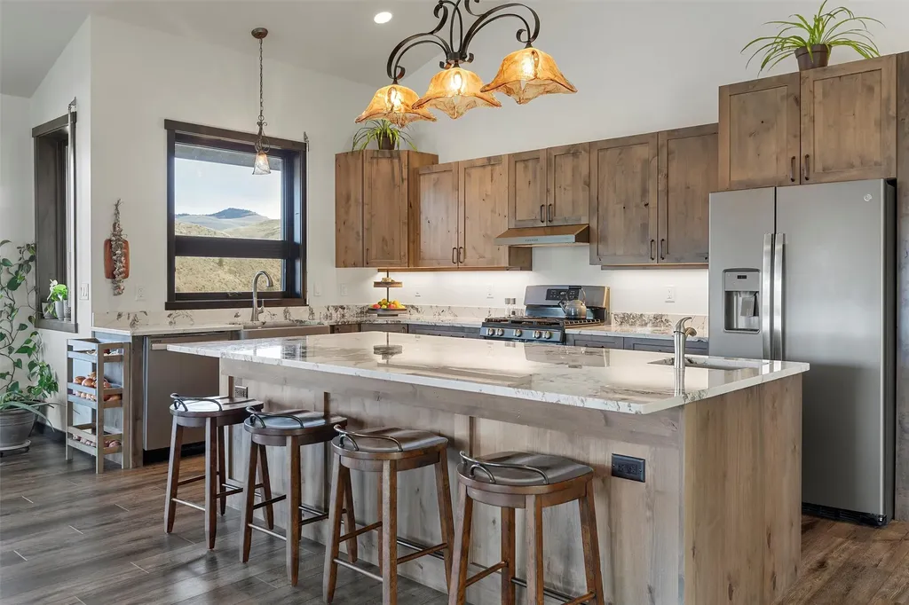 9701 Mount Highway 200 Dixon MT 59831