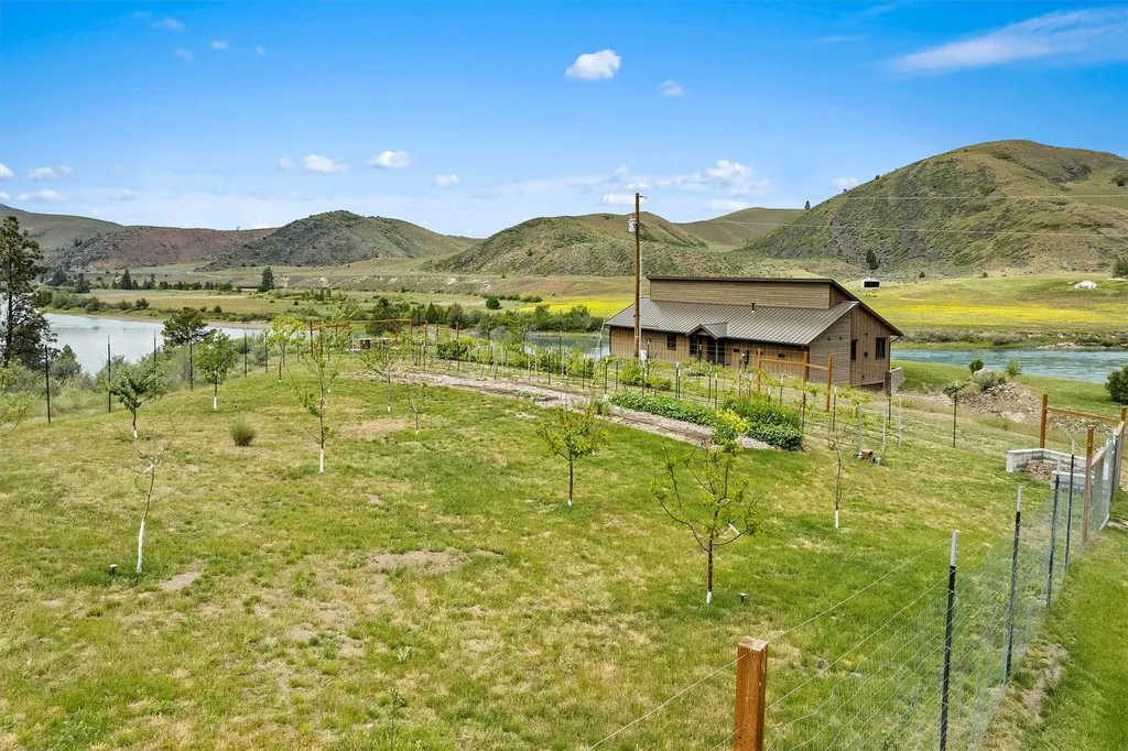 9701 Mount Highway 200 Dixon MT 59831