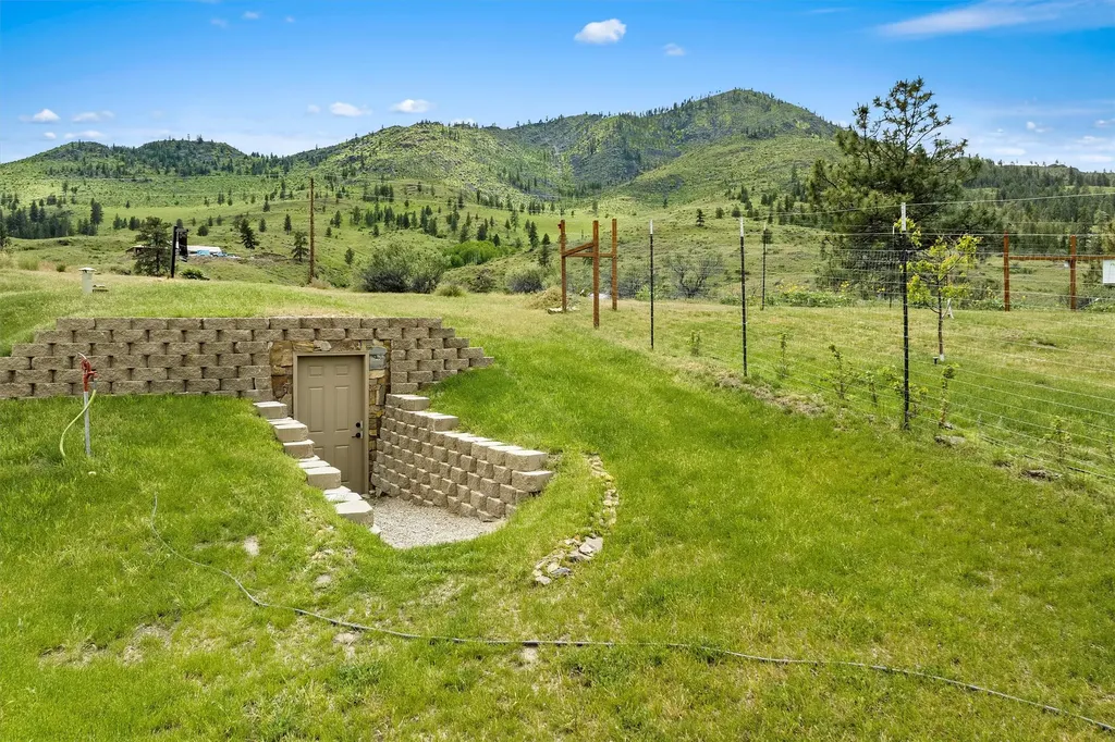 9701 Mount Highway 200 Dixon MT 59831