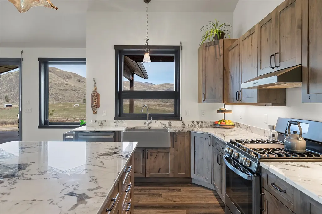 9701 Mount Highway 200 Dixon MT 59831