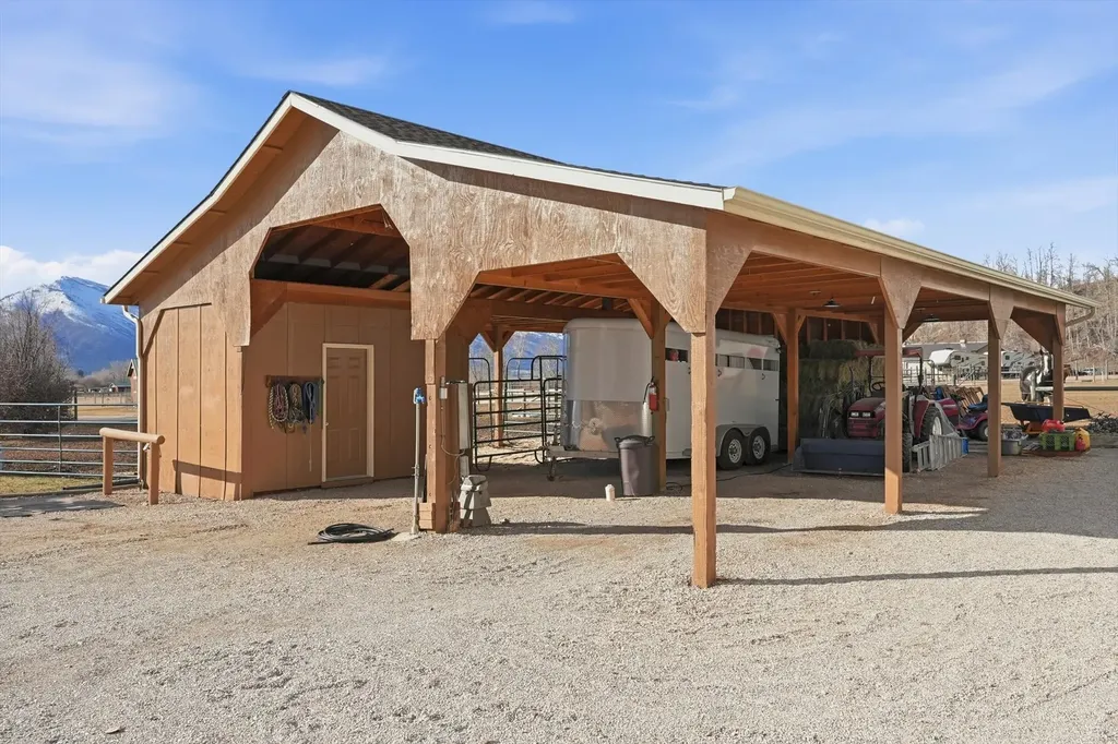 786 Ropin Horse Lane Hamilton MT 59840
