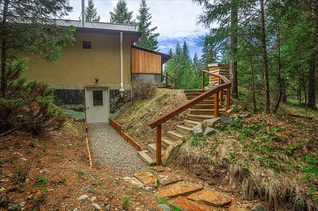 245 Doxie Lane Eureka MT 59917