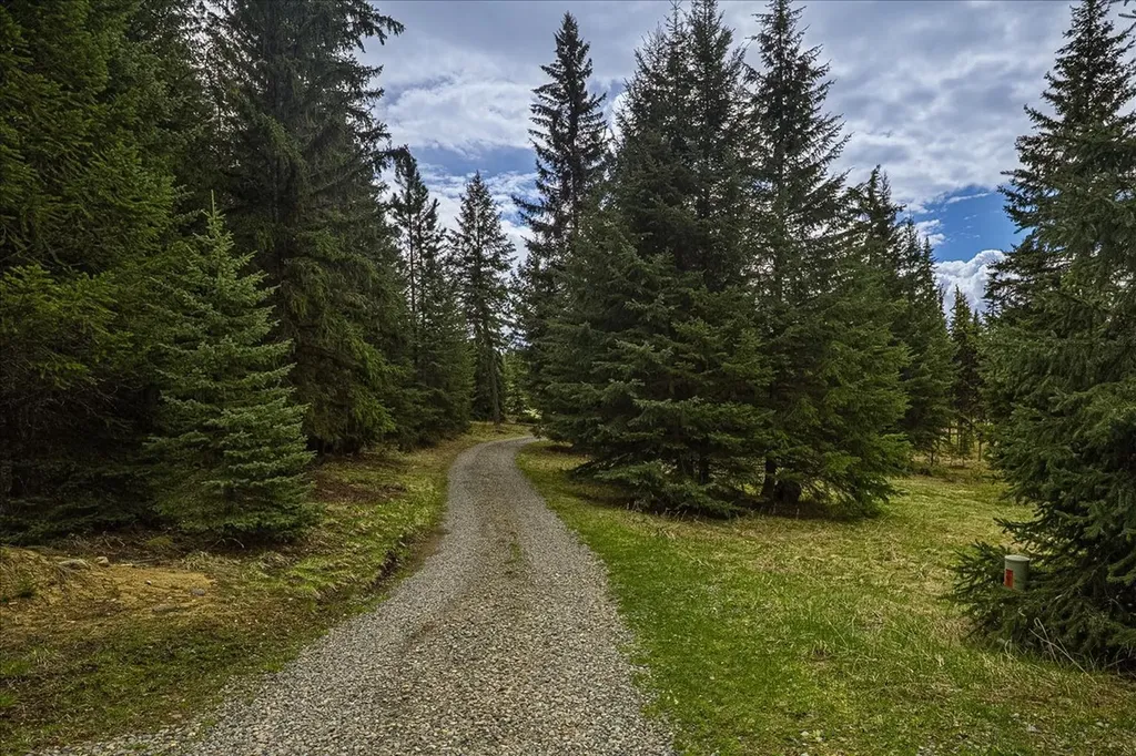 245 Doxie Lane Eureka MT 59917