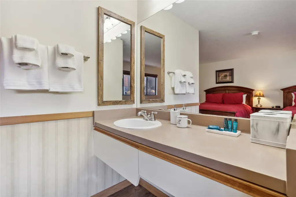 180 Vista Lane Bigfork MT 59911