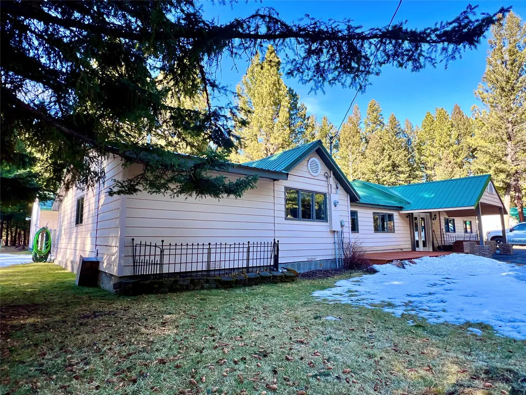 208 4th Avenue Lincoln MT 59639