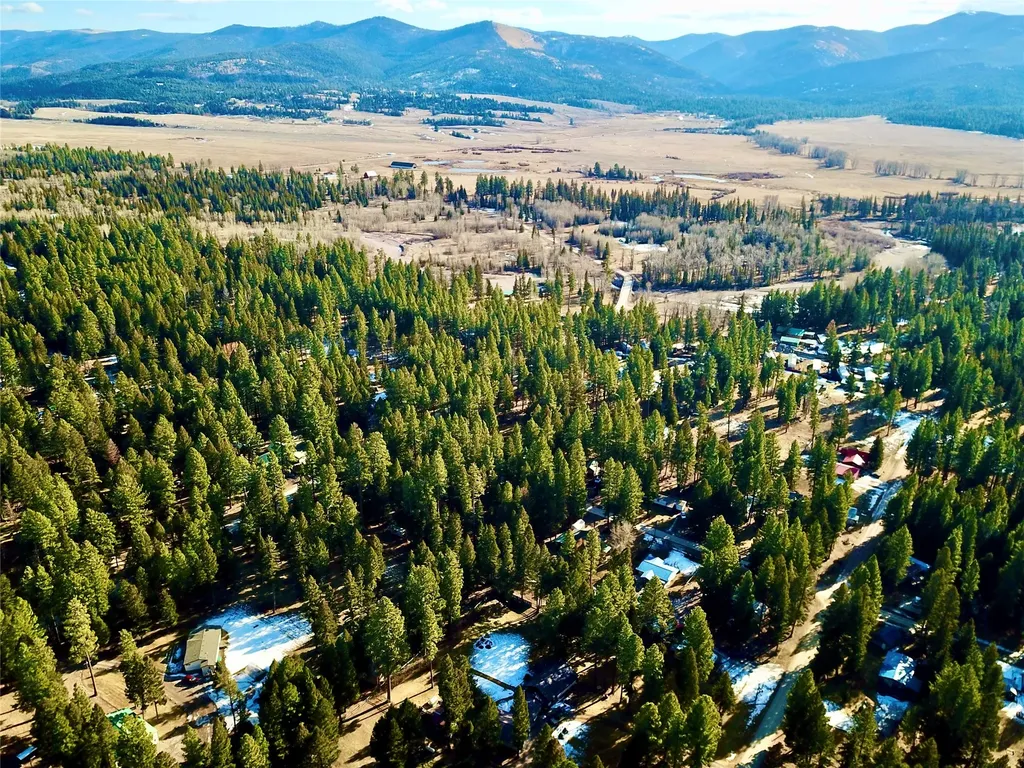 208 4th Avenue Lincoln MT 59639