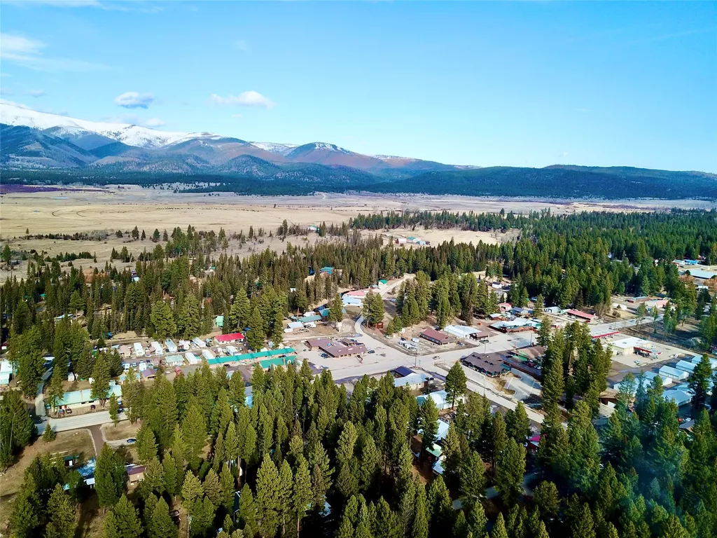 208 4th Avenue Lincoln MT 59639