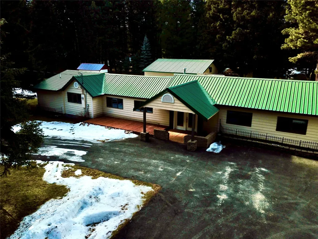 208 4th Avenue Lincoln MT 59639