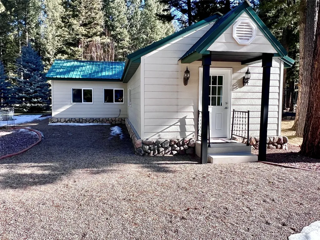 208 4th Avenue Lincoln MT 59639