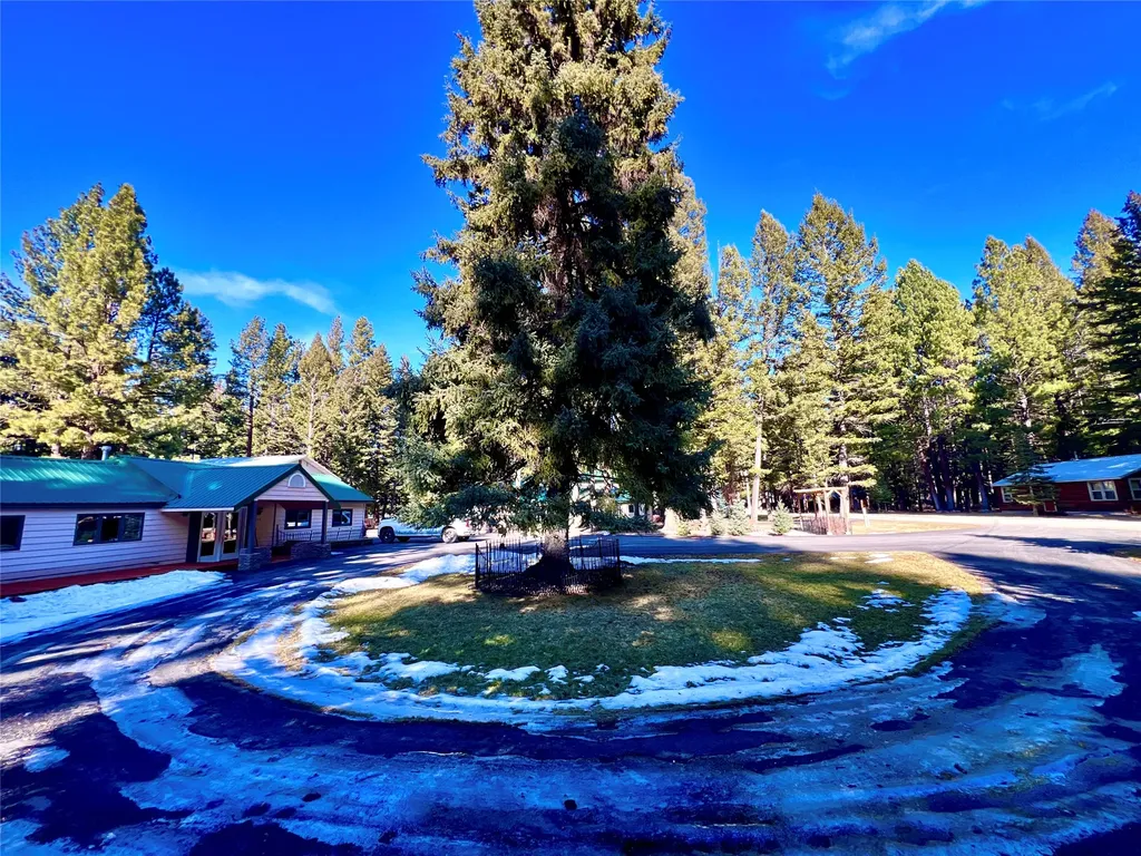 208 4th Avenue Lincoln MT 59639