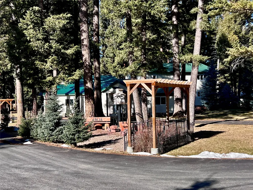208 4th Avenue Lincoln MT 59639