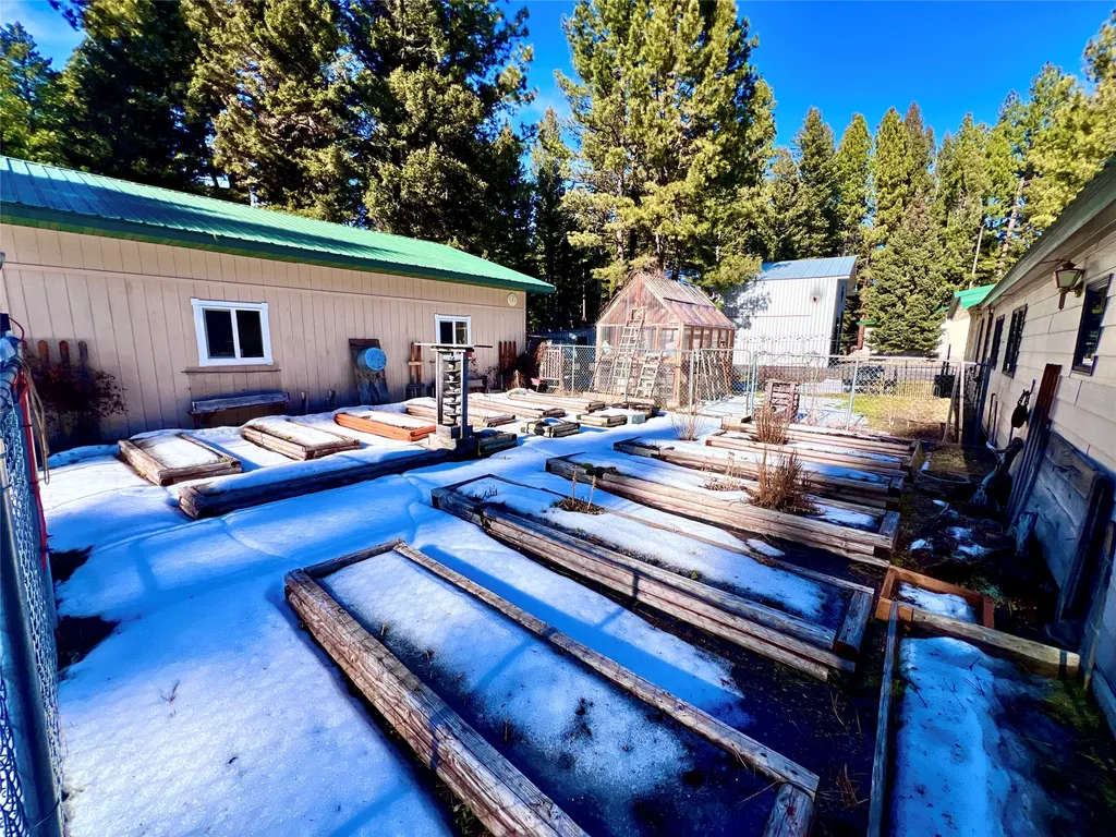 208 4th Avenue Lincoln MT 59639