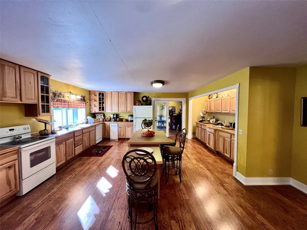 208 4th Avenue Lincoln MT 59639
